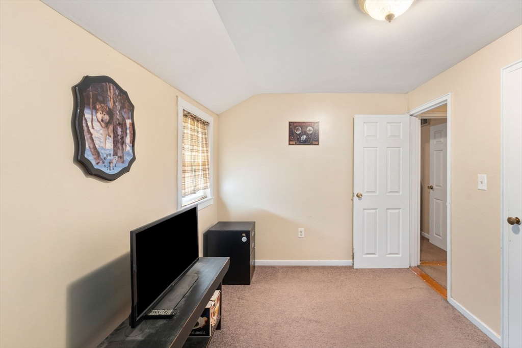 Northbridge, Massachusetts 01588, United States, 5 Bedrooms Bedrooms, ,2 BathroomsBathrooms,Residential,Active,180817