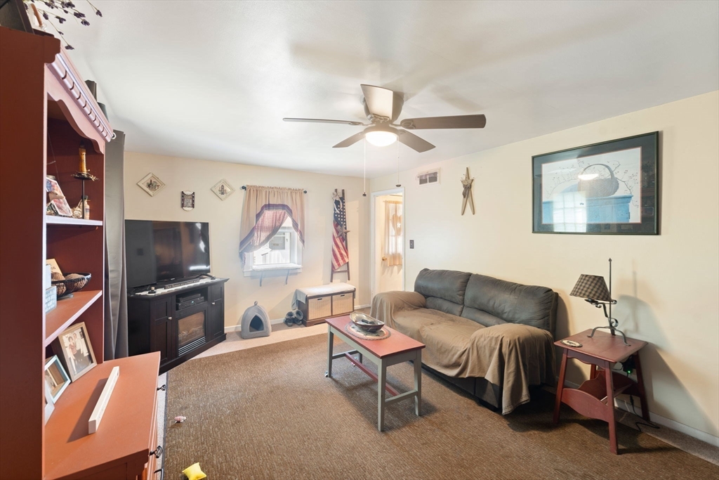 Northbridge, Massachusetts 01588, United States, 5 Bedrooms Bedrooms, ,2 BathroomsBathrooms,Residential,Active,180817