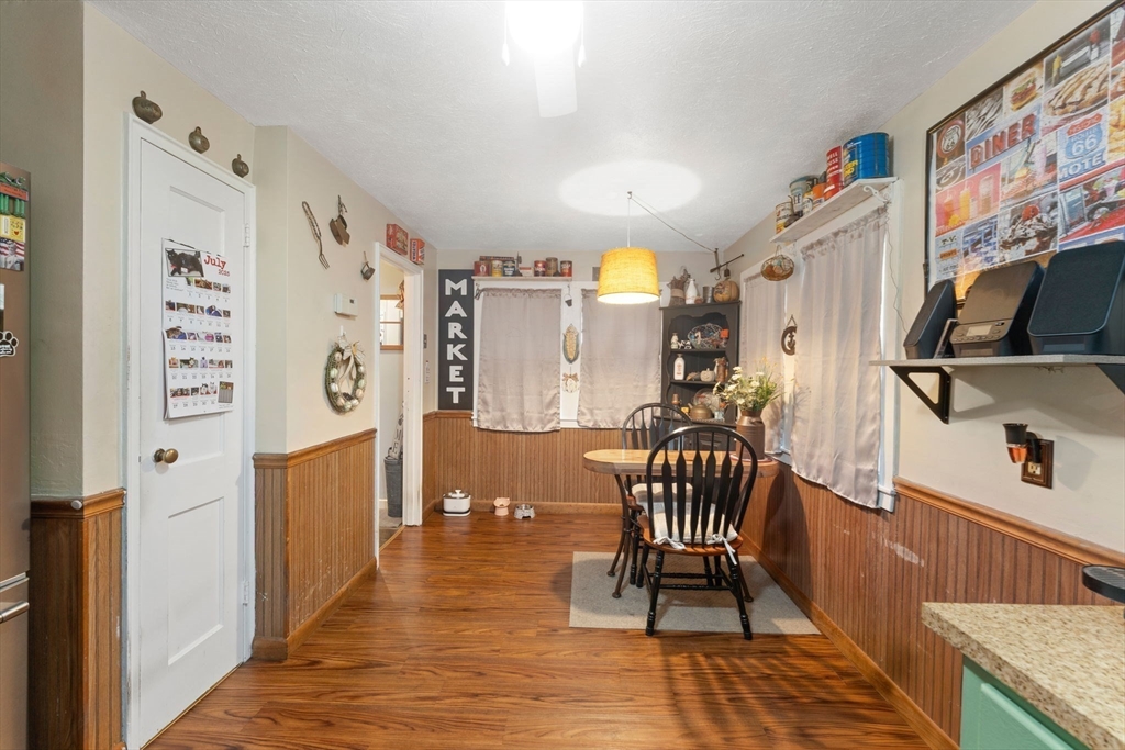 Northbridge, Massachusetts 01588, United States, 5 Bedrooms Bedrooms, ,2 BathroomsBathrooms,Residential,Active,180817