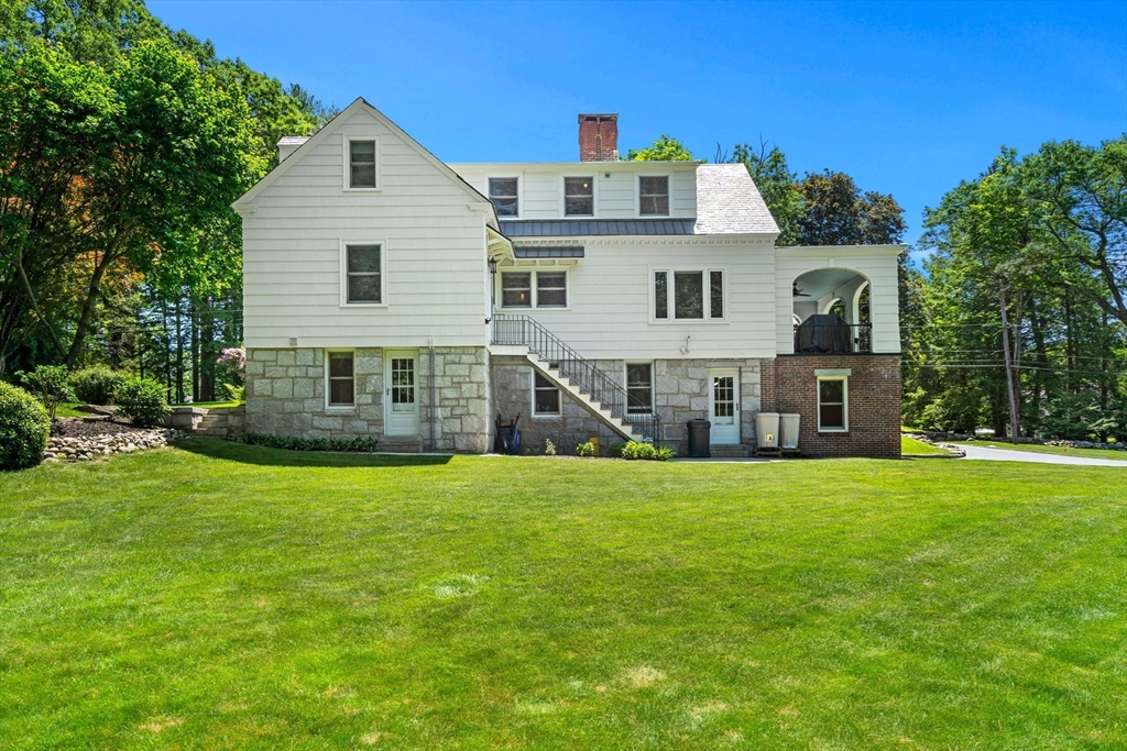 63 Bartlett St