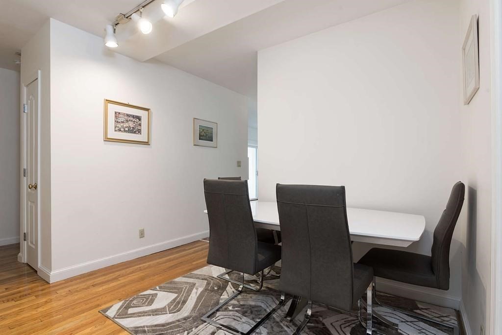 19 Wiget Street 302