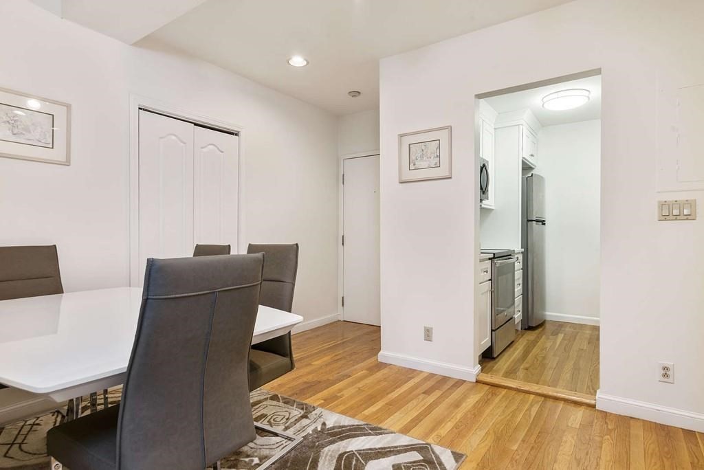 19 Wiget Street 302