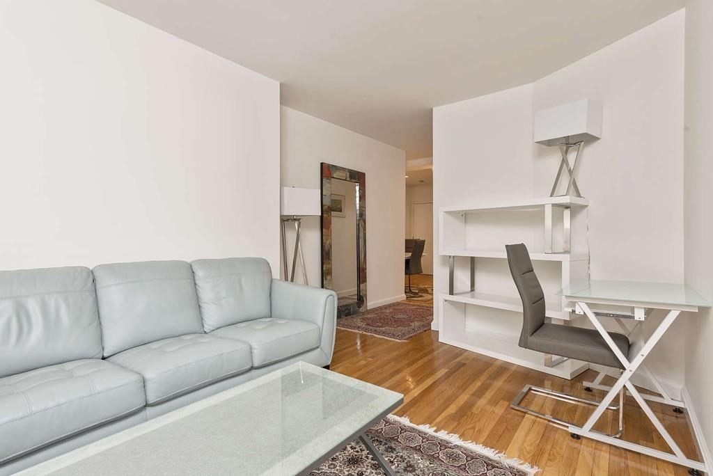 19 Wiget Street 302