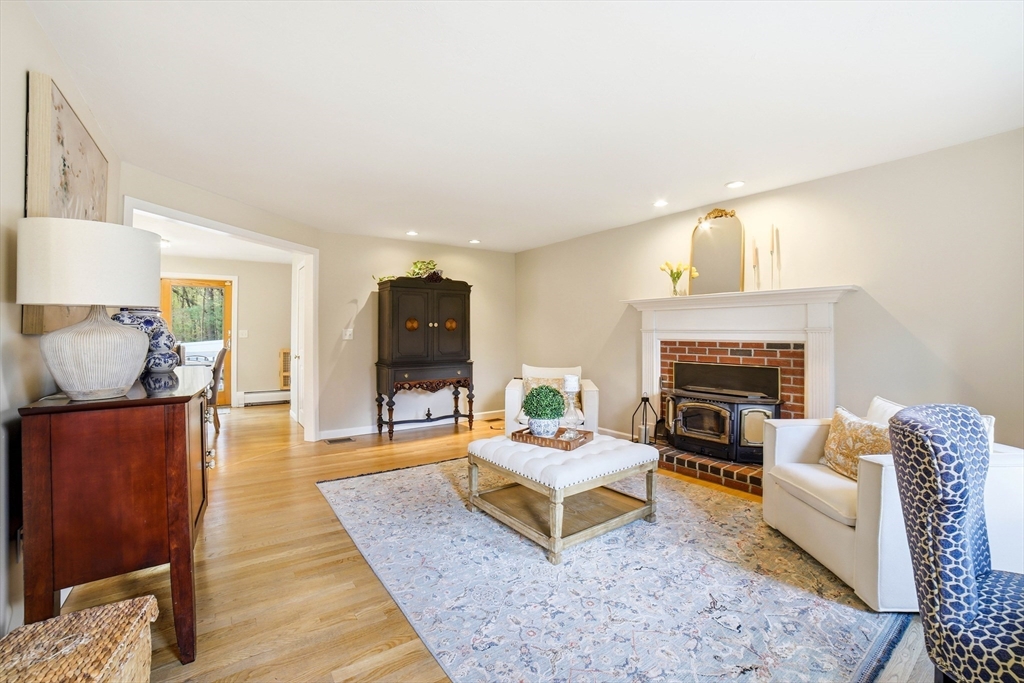 43 Carriage Hill Road, Northborough, MA Photo #2
