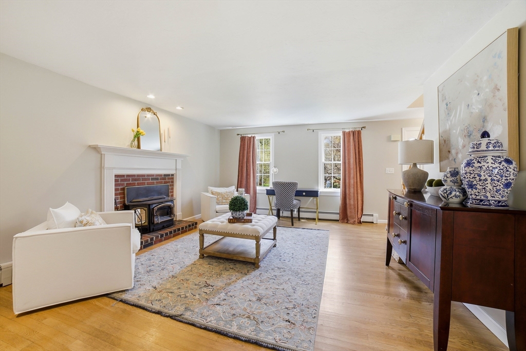 43 Carriage Hill Road, Northborough, MA Photo #3