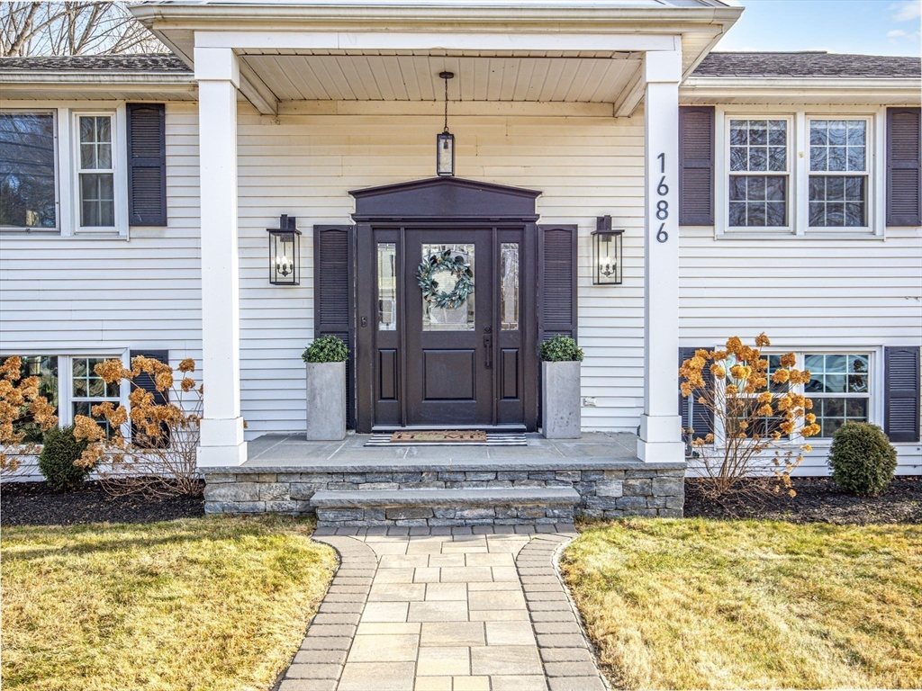 1686 Washington Street