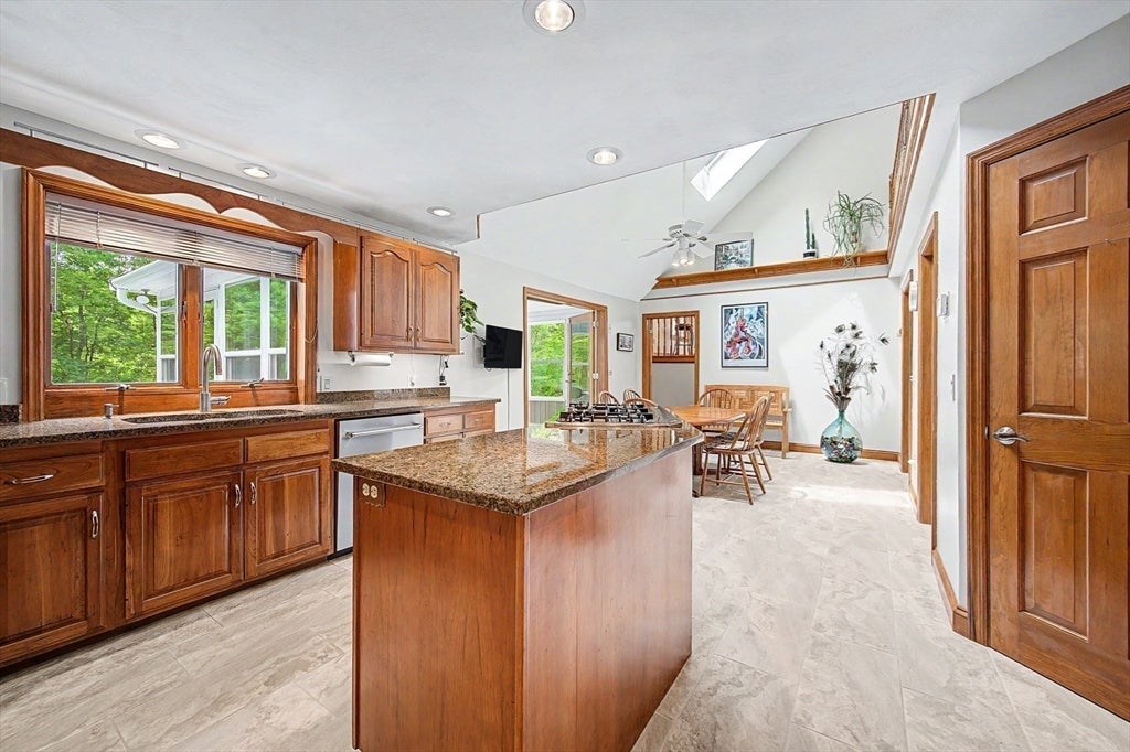 10 Benson Rd