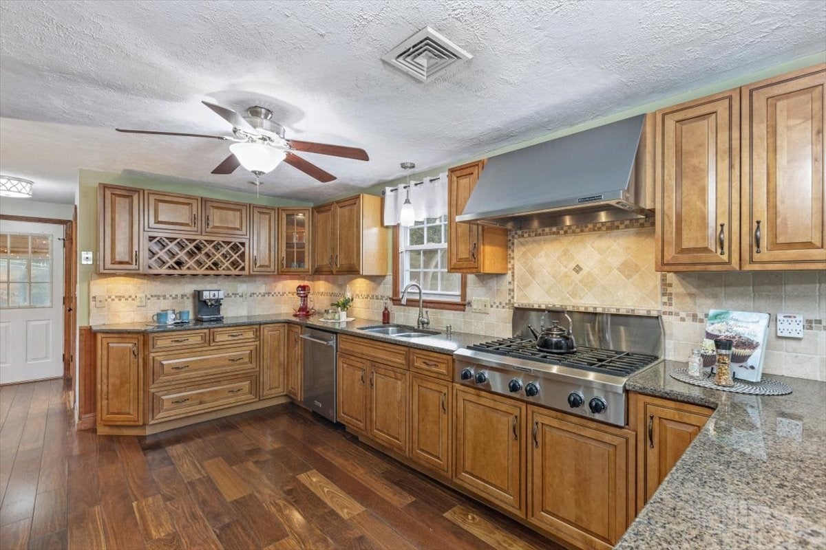 238 Beech St, Tewksbury, MA, 238 Beech St, Tewksbury, MA Photo #10