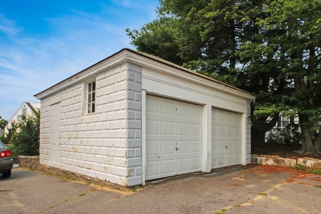 218 East St
