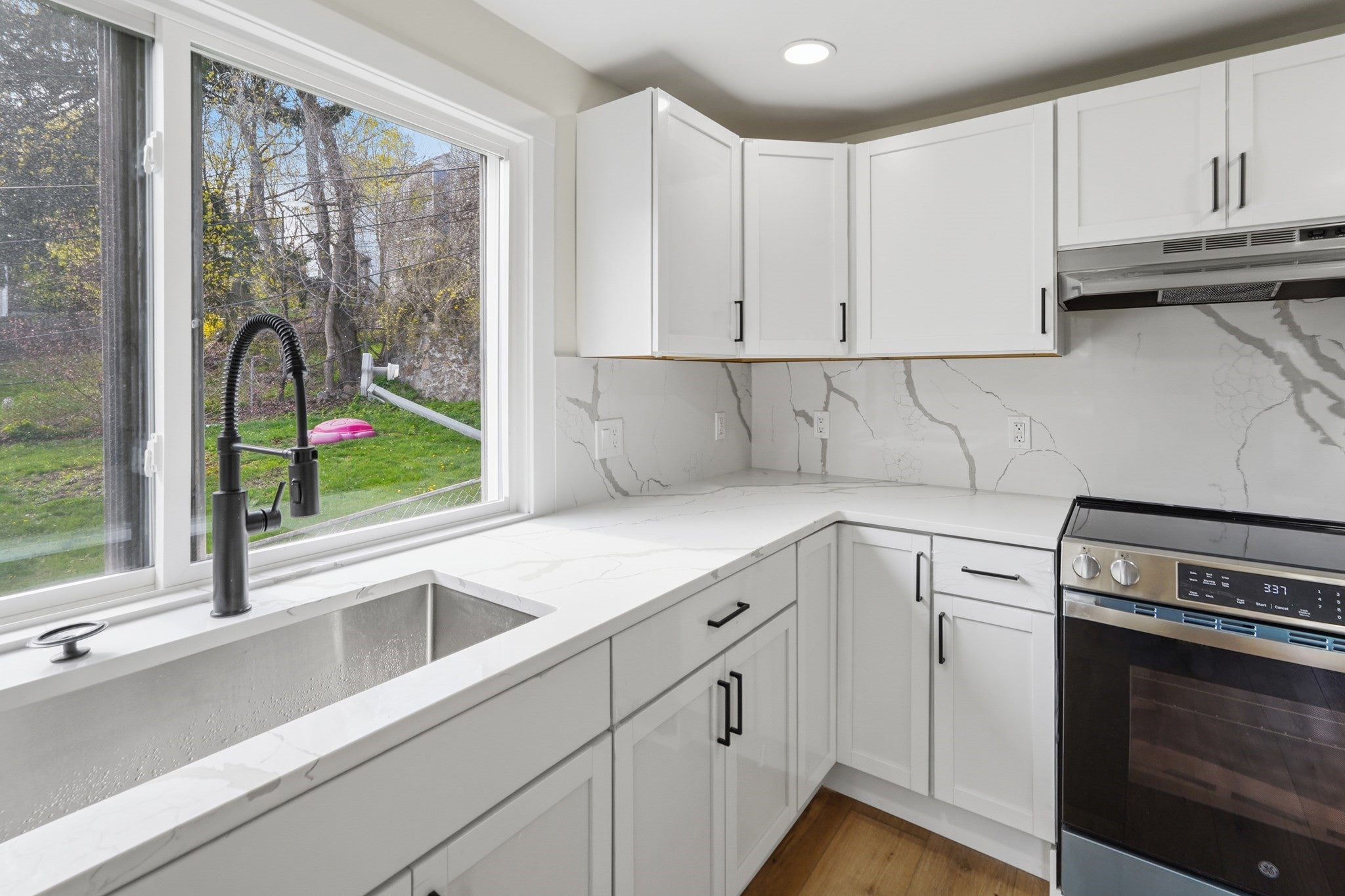 25 Johnson St, Worcester, MA Photo #11