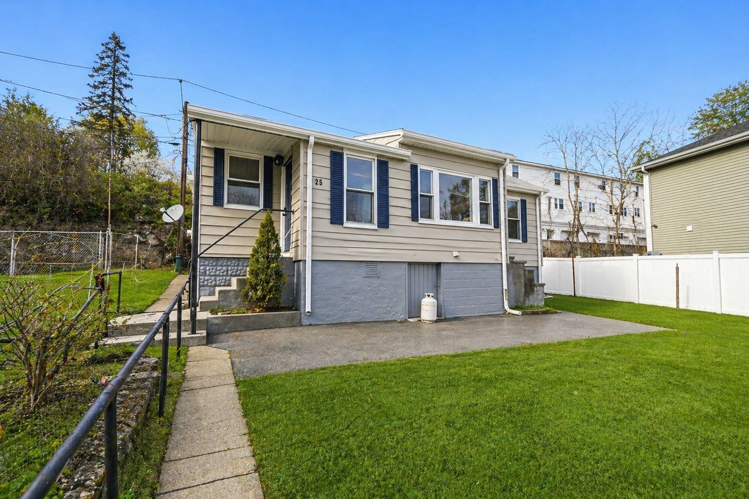 Photo of 25 Johnson St, Worcester, MA