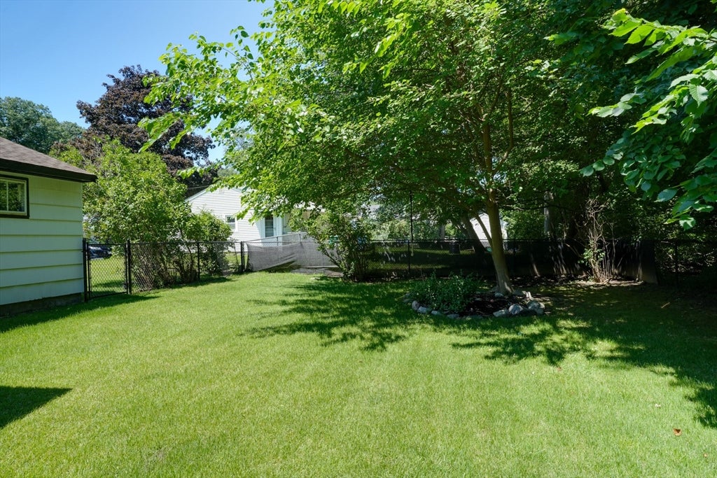 20 Ledgewood Dr, Burlington, MA Photo #18