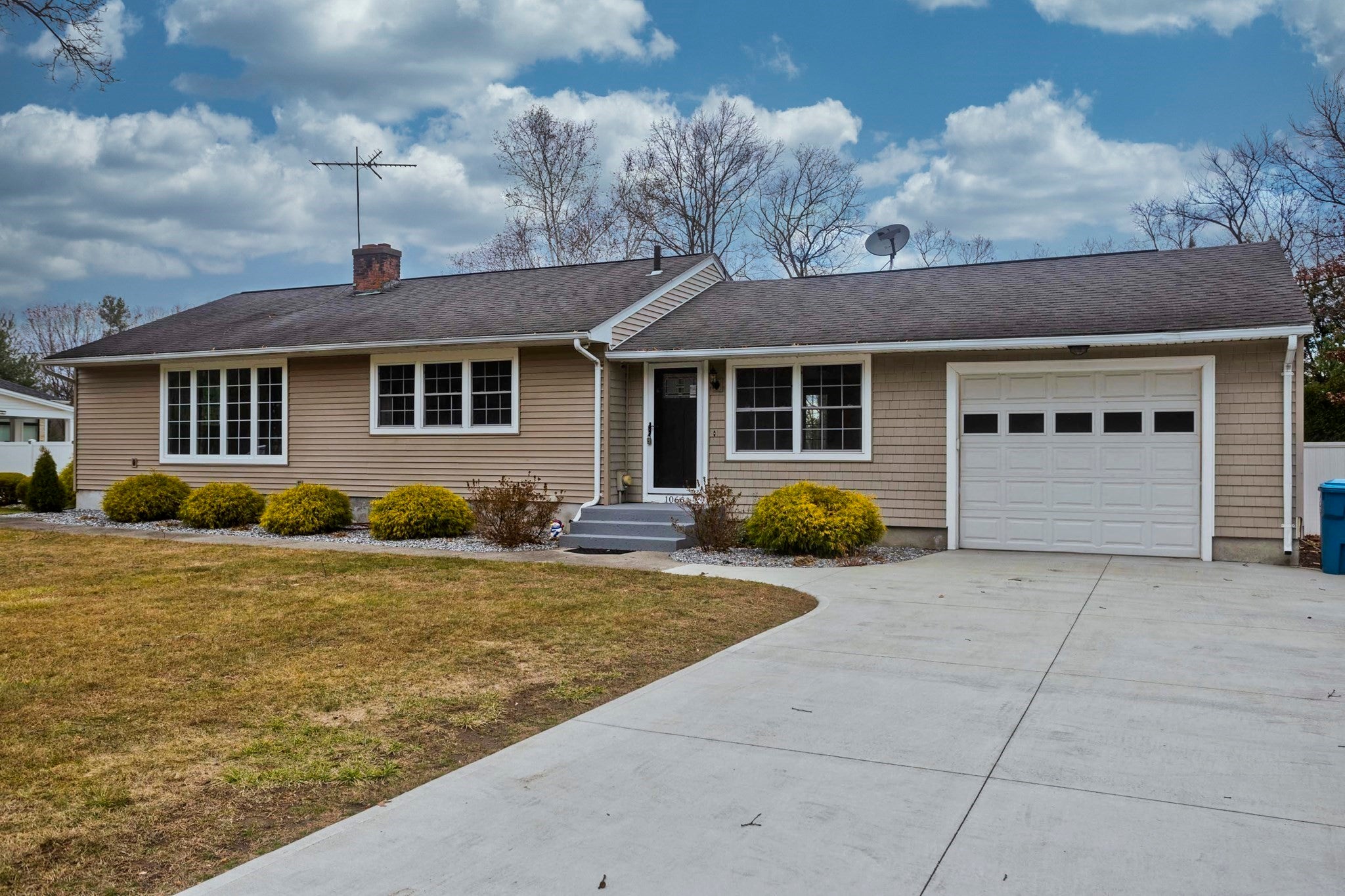 1066 Piper Rd, West Springfield, MA, 1066 Piper Rd, West Springfield, MA Photo #1