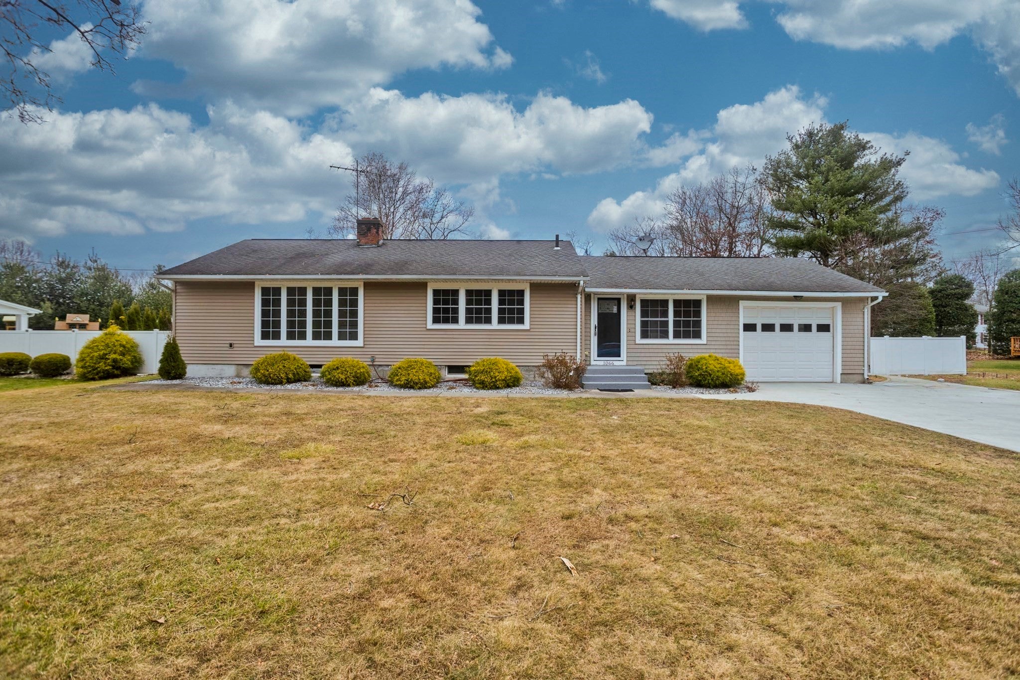 1066 Piper Rd, West Springfield, MA, 1066 Piper Rd, West Springfield, MA Photo #2