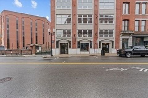15-17 Kearney Sq Lowell MA 01852