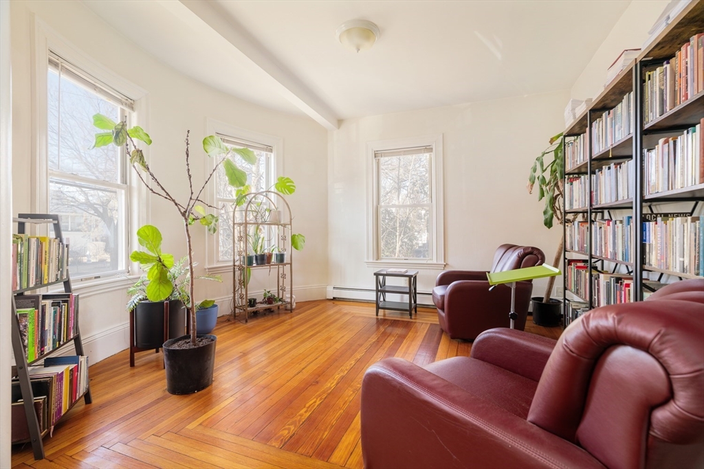 Somerville, Massachusetts 02143, United States, 9 Bedrooms Bedrooms, ,6 BathroomsBathrooms,Residential,Pending,82720