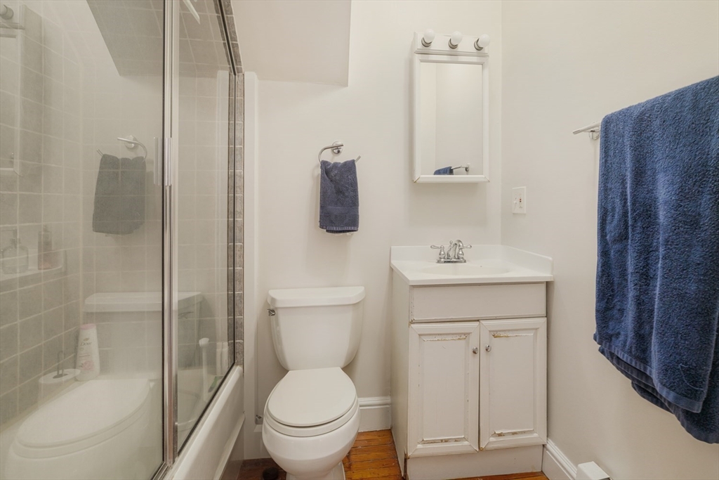 Somerville, Massachusetts 02143, United States, 9 Bedrooms Bedrooms, ,6 BathroomsBathrooms,Residential,Pending,82720