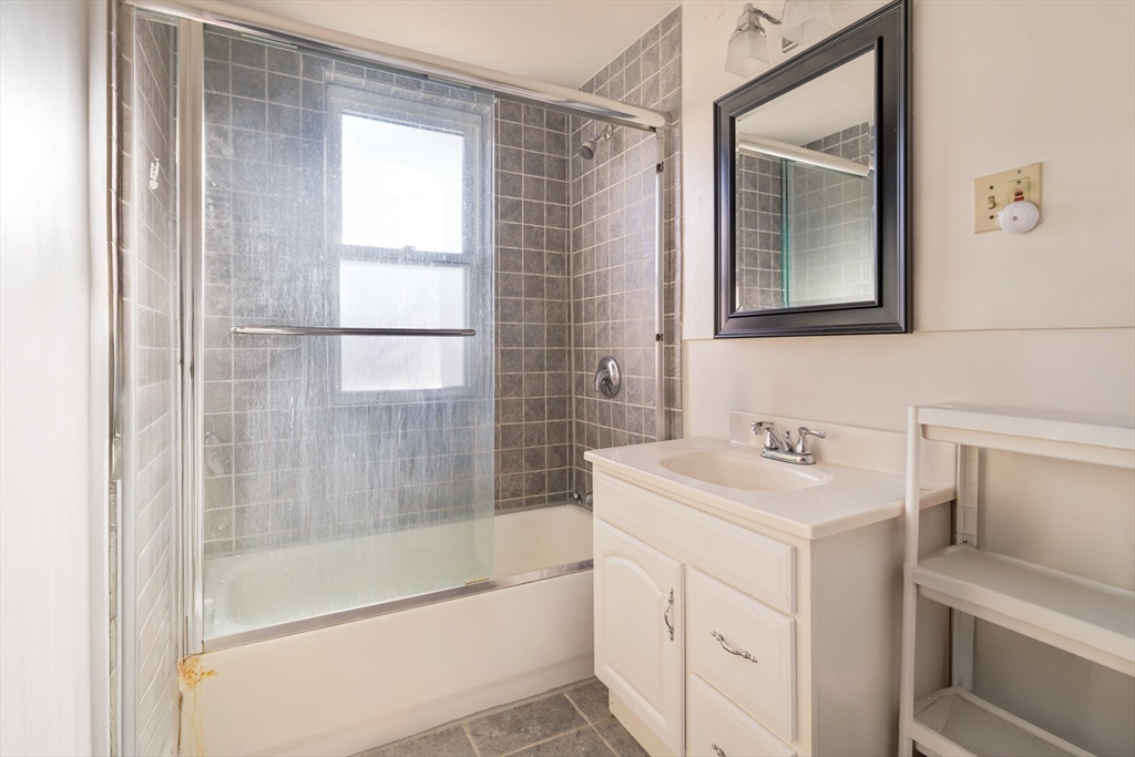 Somerville, Massachusetts 02143, United States, 9 Bedrooms Bedrooms, ,6 BathroomsBathrooms,Residential,Pending,82720