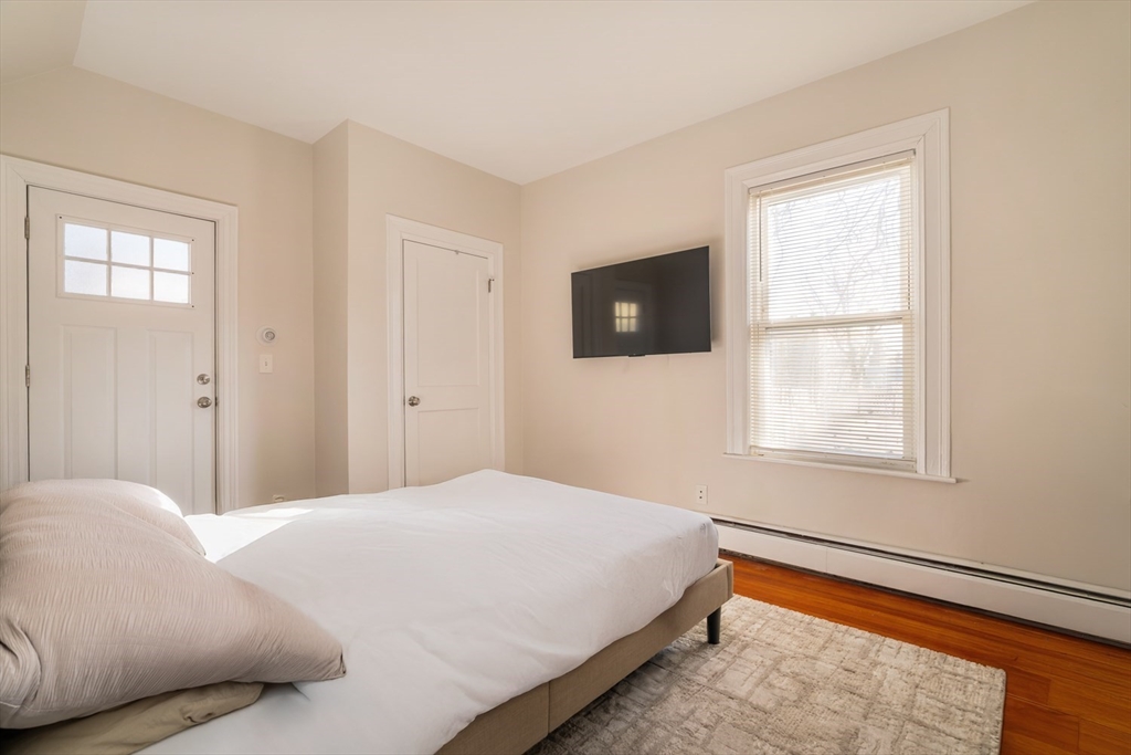 Somerville, Massachusetts 02143, United States, 9 Bedrooms Bedrooms, ,6 BathroomsBathrooms,Residential,Pending,82720