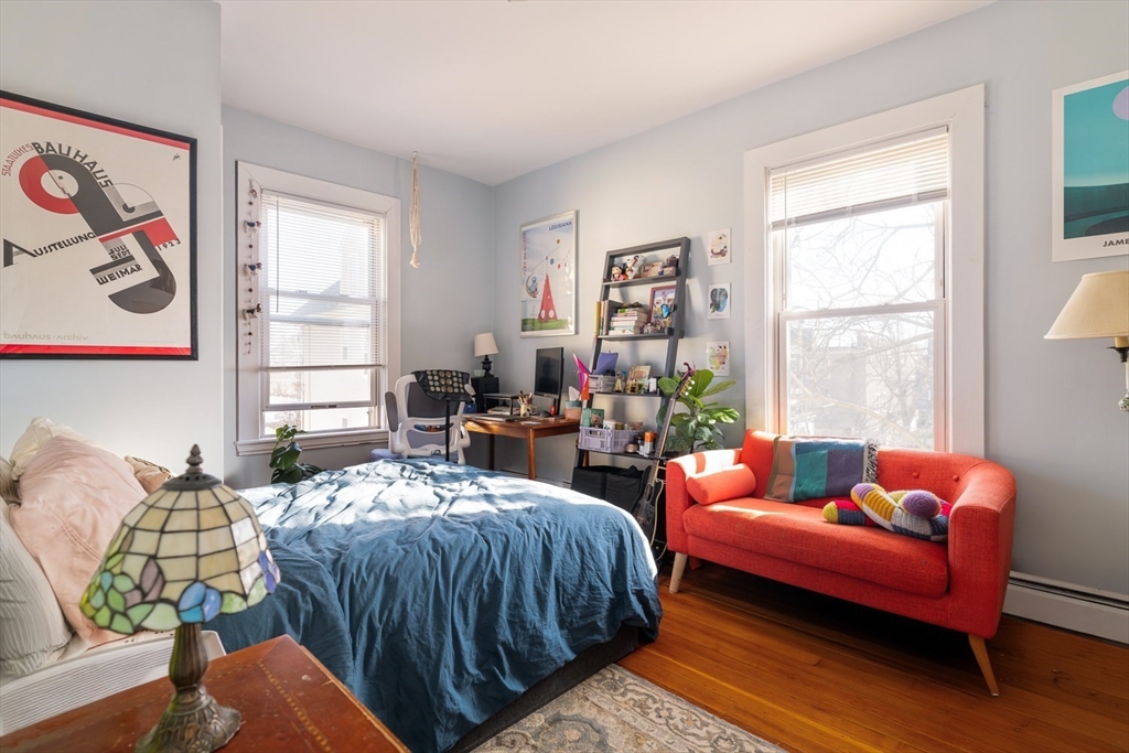 Somerville, Massachusetts 02143, United States, 9 Bedrooms Bedrooms, ,6 BathroomsBathrooms,Residential,Pending,82720