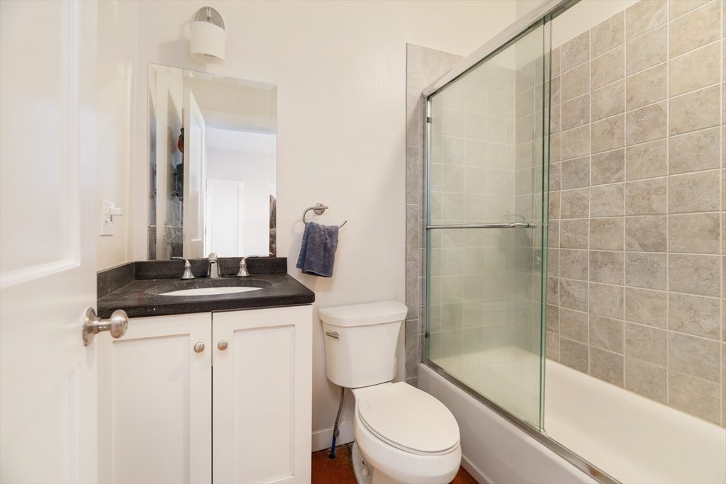 Somerville, Massachusetts 02143, United States, 9 Bedrooms Bedrooms, ,6 BathroomsBathrooms,Residential,Pending,82720