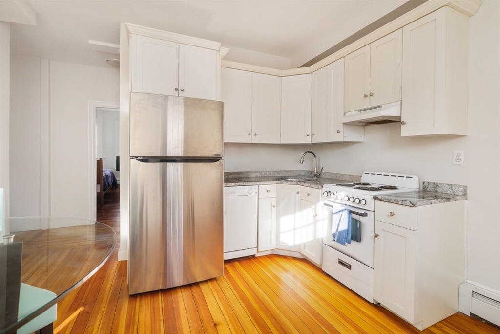 Somerville, Massachusetts 02143, United States, 9 Bedrooms Bedrooms, ,6 BathroomsBathrooms,Residential,Pending,82720