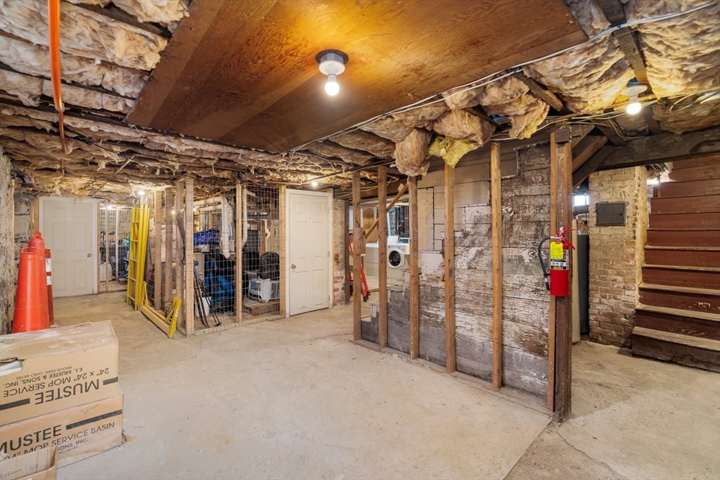 Somerville, Massachusetts 02143, United States, 9 Bedrooms Bedrooms, ,6 BathroomsBathrooms,Residential,Pending,82720