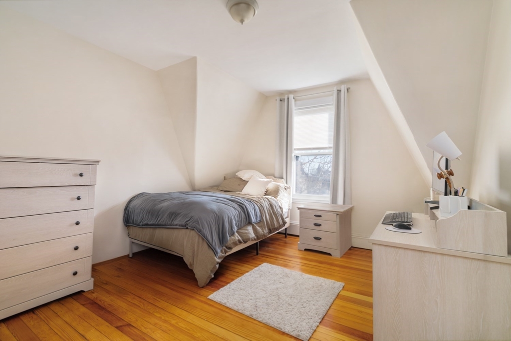 Somerville, Massachusetts 02143, United States, 9 Bedrooms Bedrooms, ,6 BathroomsBathrooms,Residential,Pending,82720