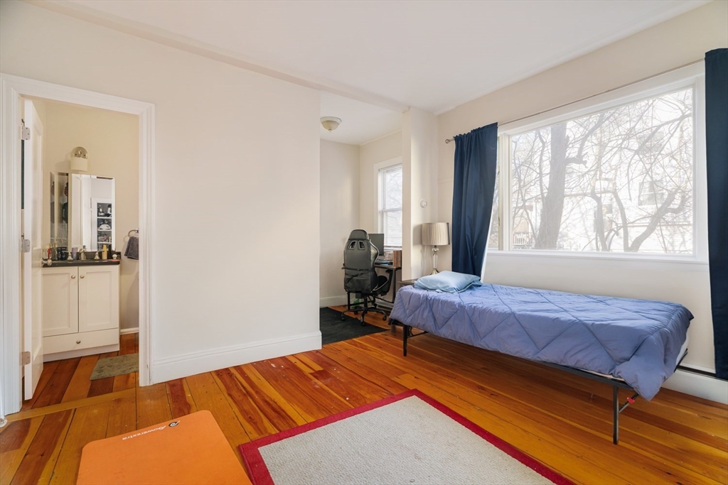 Somerville, Massachusetts 02143, United States, 9 Bedrooms Bedrooms, ,6 BathroomsBathrooms,Residential,Pending,82720