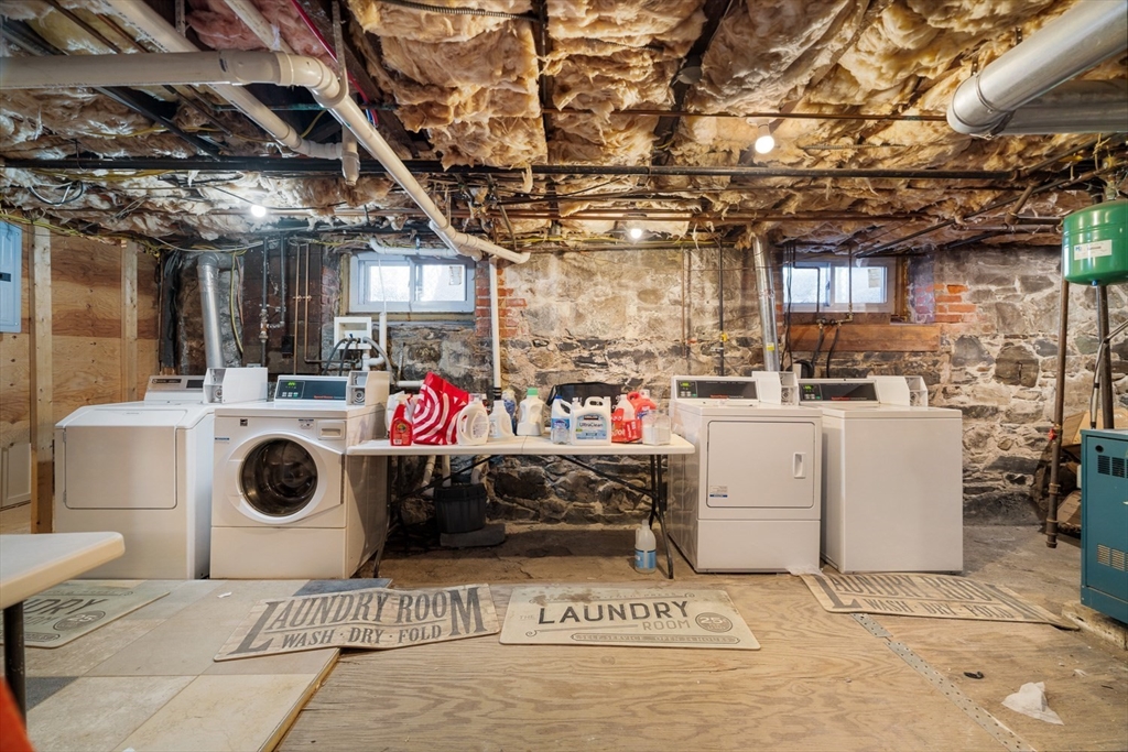 Somerville, Massachusetts 02143, United States, 9 Bedrooms Bedrooms, ,6 BathroomsBathrooms,Residential,Pending,82720