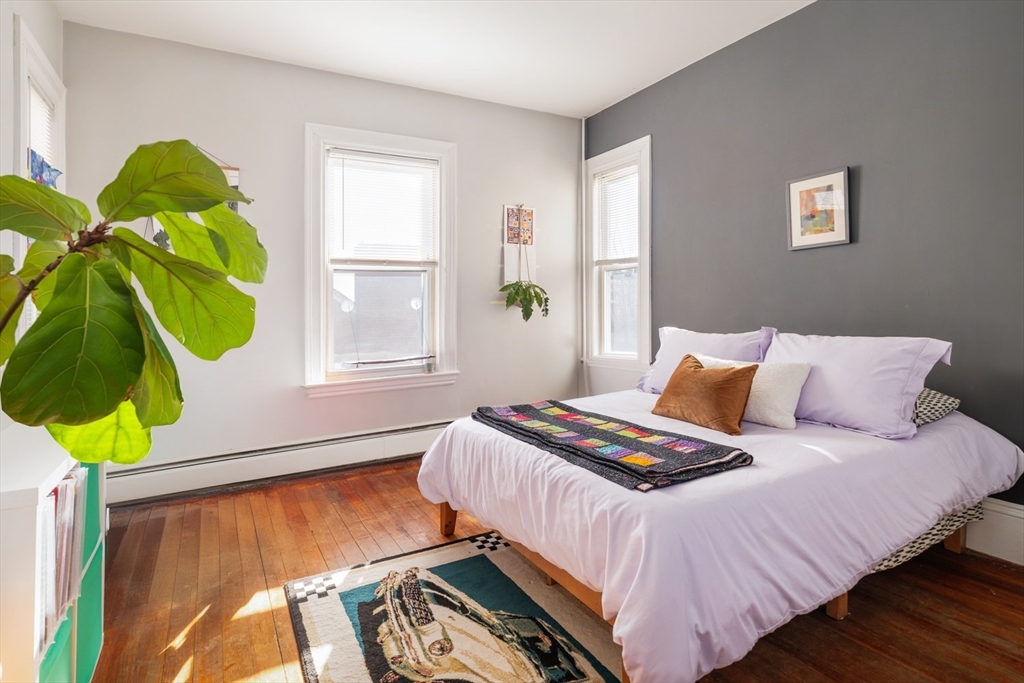 Somerville, Massachusetts 02143, United States, 9 Bedrooms Bedrooms, ,6 BathroomsBathrooms,Residential,Pending,82720