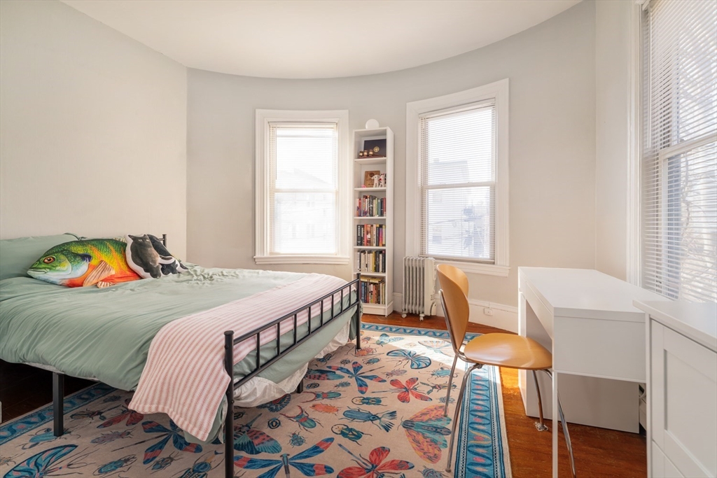 Somerville, Massachusetts 02143, United States, 9 Bedrooms Bedrooms, ,6 BathroomsBathrooms,Residential,Pending,82720