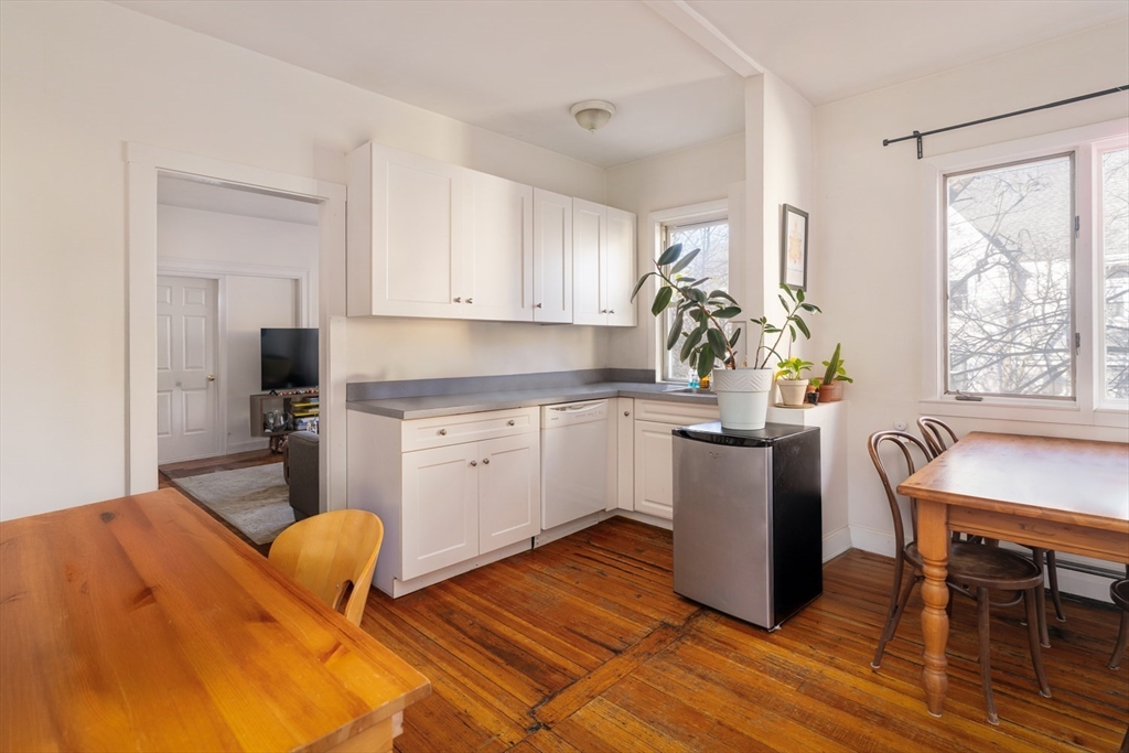 Somerville, Massachusetts 02143, United States, 9 Bedrooms Bedrooms, ,6 BathroomsBathrooms,Residential,Pending,82720