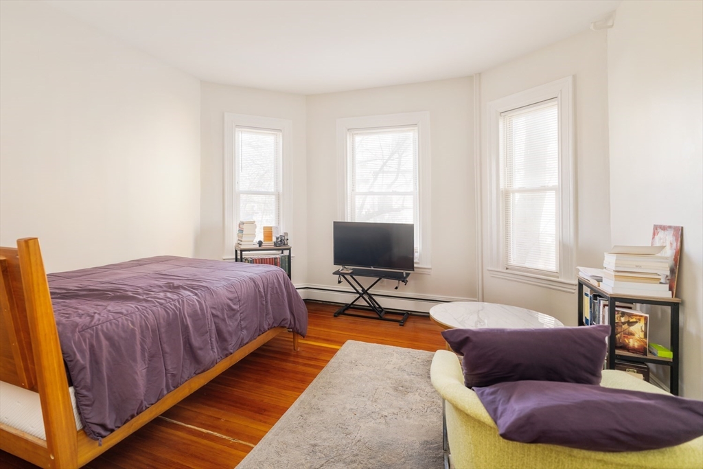 Somerville, Massachusetts 02143, United States, 9 Bedrooms Bedrooms, ,6 BathroomsBathrooms,Residential,Pending,82720