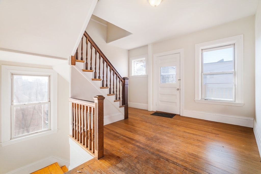 Somerville, Massachusetts 02143, United States, 9 Bedrooms Bedrooms, ,6 BathroomsBathrooms,Residential,Pending,82720