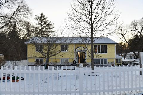 261 Washington St Pembroke MA 02359