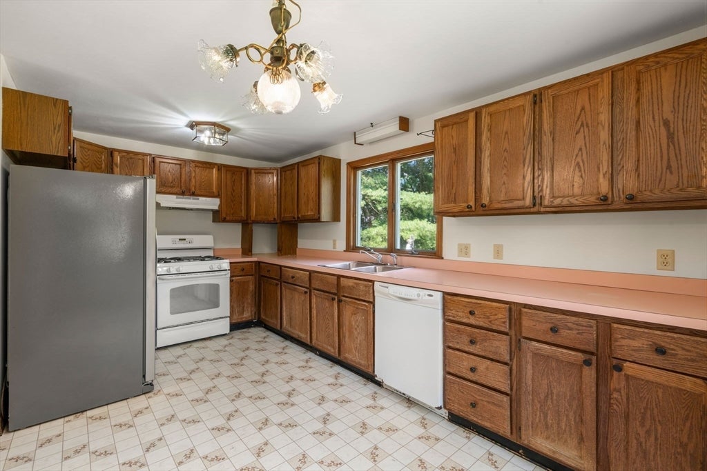 32 Acushnet Rd, Mattapoisett, MA, 32 Acushnet Rd, Mattapoisett, MA Photo #11