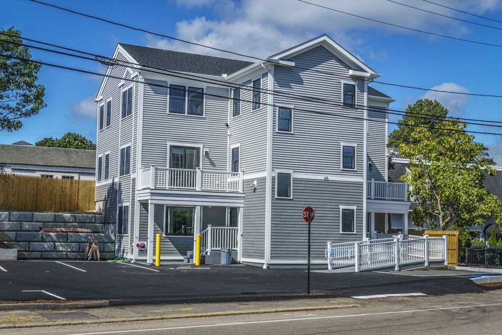 49 Center St