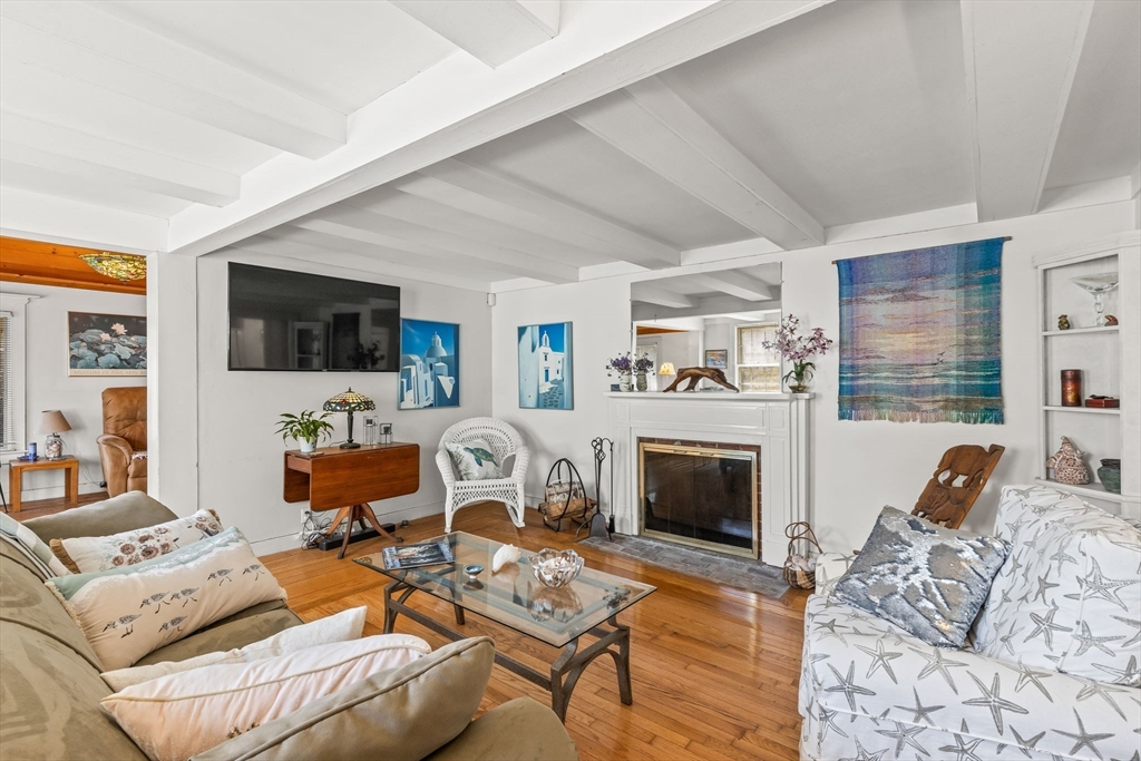 248 N Falmouth Hwy