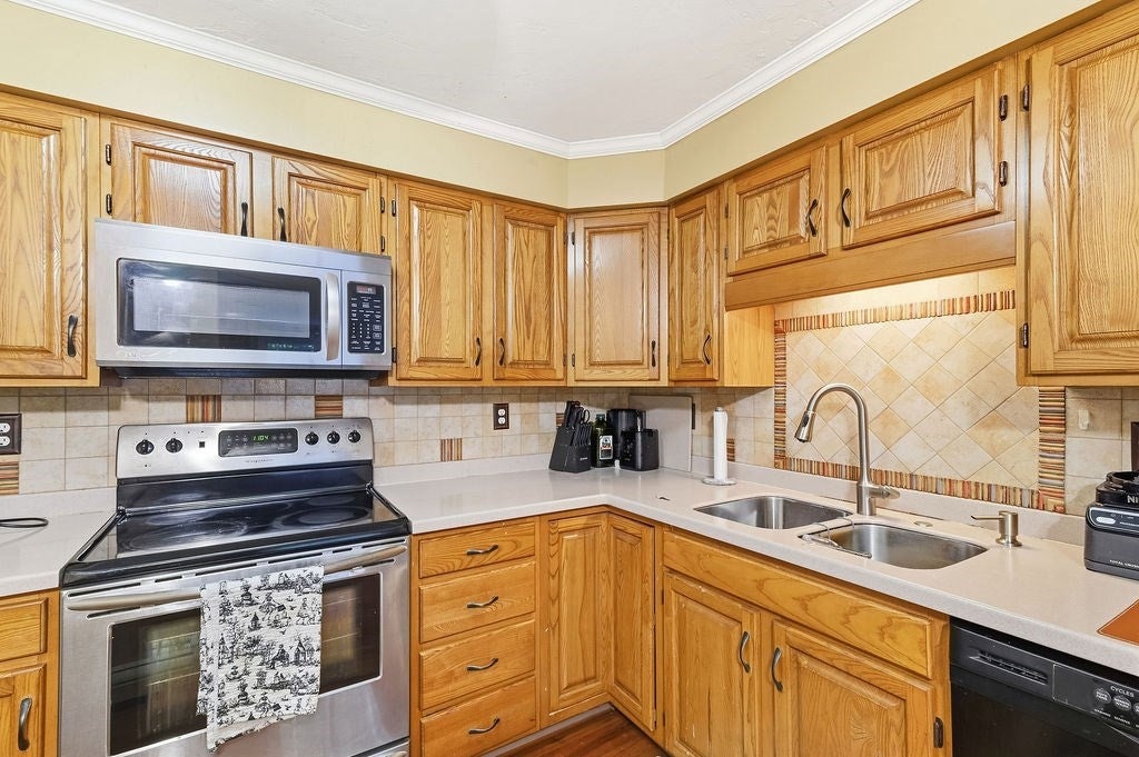 610 South Franklin Street #B204, Holbrook, MA, 610 South Franklin Street #B204, Holbrook, MA Photo #12