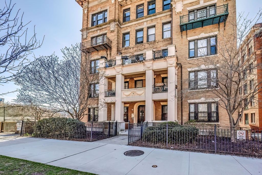 Photo of 448 Park Drive #1, Boston, MA 02215 (MLS # 73504327)