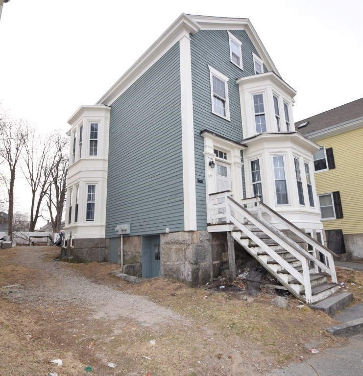 629 County St