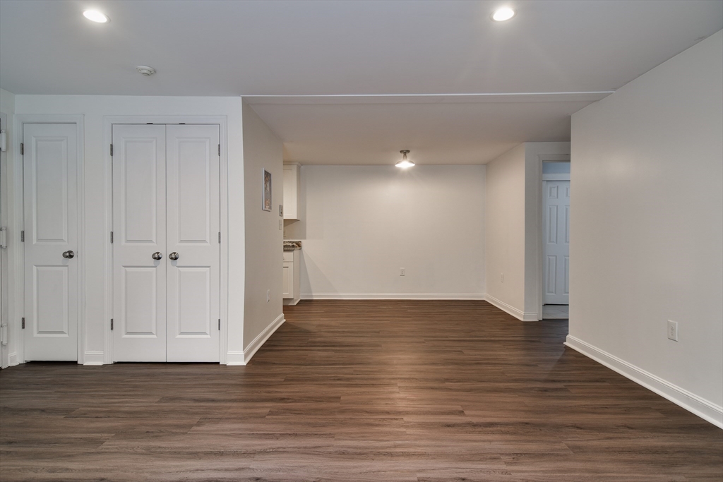5 Village Rock Lane 15