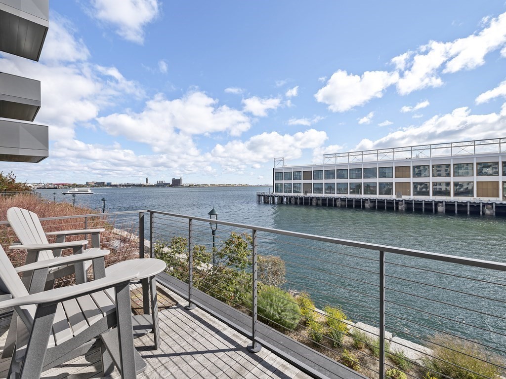 300 Pier 4 Boulevard 2E