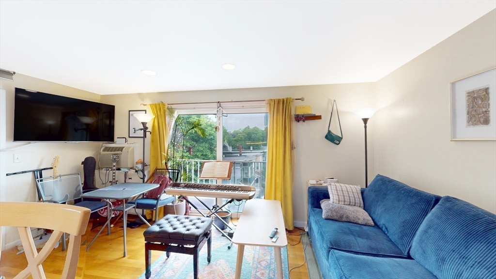 70 Park St 44