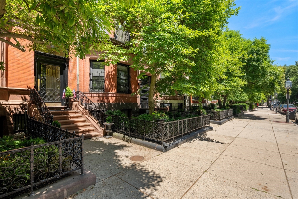 207 Commonwealth Ave 3