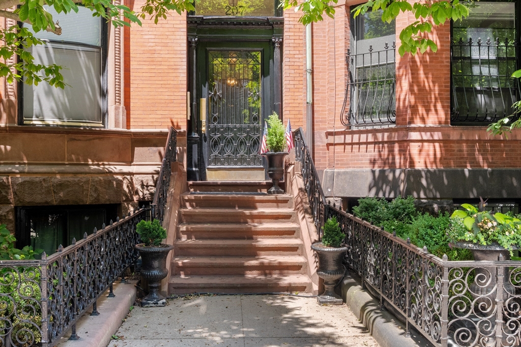207 Commonwealth Ave 3