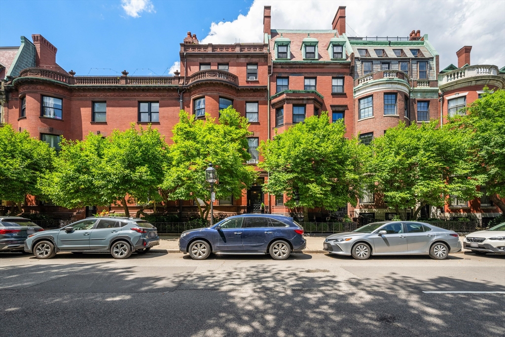 207 Commonwealth Ave 3