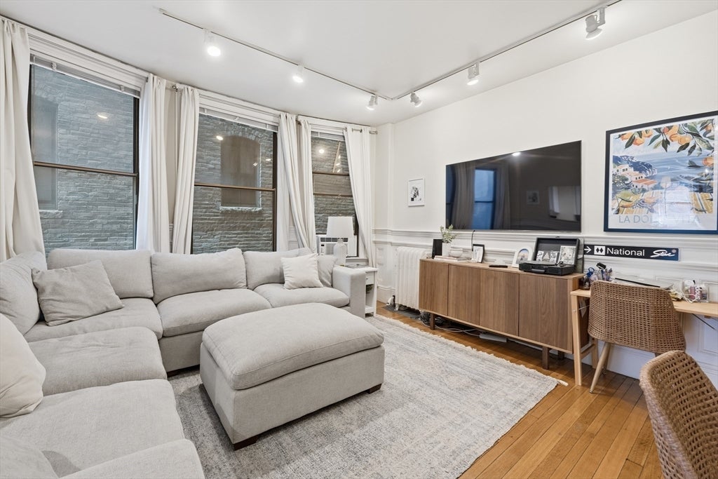 362-366 Commonwealth Ave 4D, Boston MA 02115
