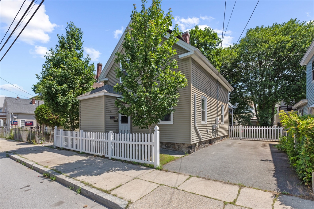 127 Spruce St